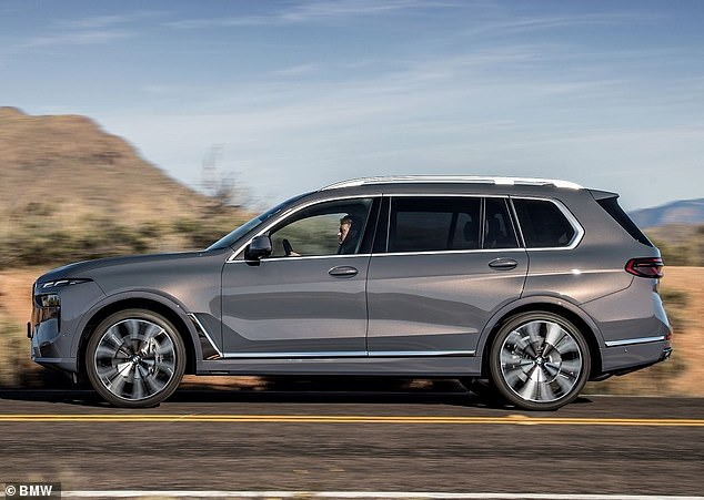 تعد سيارة BMW X7 نموذجًا طويلًا آخر يتجاوز بعض قيود وقوف السيارات التي يفرضها المجلس