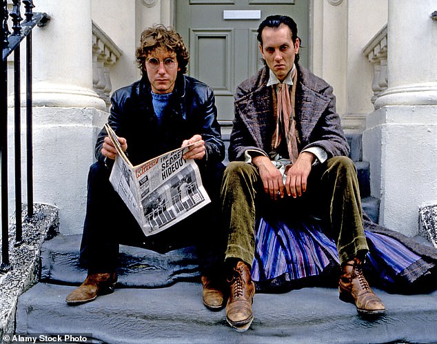 يُنظر إلى فيلم Withnail and I بشكل روتيني على أنه من بين أفضل الأفلام البريطانية التي تم إنتاجها على الإطلاق وقد حقق مكانة كلاسيكية بين المعجبين في جميع أنحاء العالم.