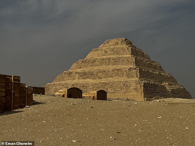 يمكن أن تساعد النتائج في تفسير سبب وجودها الآن في شريط صحراوي ضيق وغير مضياف.  في الصورة: هرم زوسر المدرج