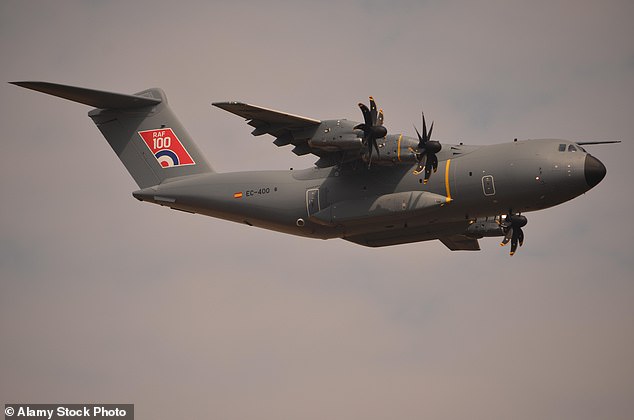 جاء إيقاف آخر طائرة من طراز C-130 على الرغم من التحذيرات من أن أسطول طائرات إيرباص A400M (في الصورة) التي ستحل محلها لن يتطابق تمامًا مع قدرات إسقاط المظلة لطائرة Hercules حتى عام 2025.