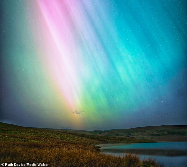 للحصول على أفضل المناظر، مثل هذه الصورة المذهلة الملتقطة من Denbigh Moors في شمال ويلز، توجه إلى مكان بعيد عن التلوث الضوئي وامنح عينيك متسعًا من الوقت للتأقلم مع الظلام.