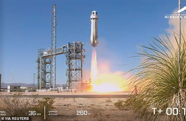 أقلع الطاقم في الساعة 9:35 صباحًا بالتوقيت المركزي من موقع إطلاق Blue Origin بالقرب من فان هورن، تكساس