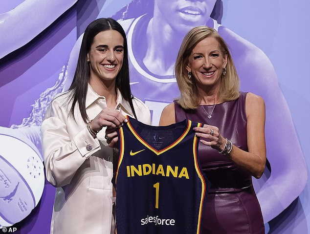 استمرت نجوميتها في النمو عندما تم اختيارها أولاً بشكل عام في مسودة WNBA لعام 2024