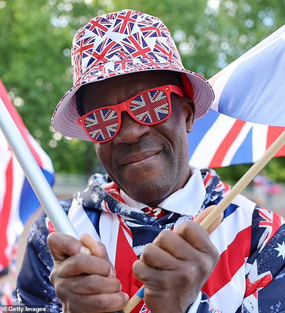 لندن، إنجلترا - 15 يونيو: جوزيف أفران قبل Trooping the Colour في قصر باكنغهام في 15 يونيو 2024 في لندن، إنجلترا.  Trooping the Color هو عرض احتفالي يحتفل بعيد الميلاد الرسمي للعاهل البريطاني.  ويشارك في الحدث أكثر من 1400 جندي وضابط، يرافقهم 200 حصان.  أكثر من 400 موسيقي من عشر فرق مختلفة وفيلق الطبول يسيرون ويؤدون في وئام تام.  (تصوير كريس جاكسون / غيتي إيماجز)