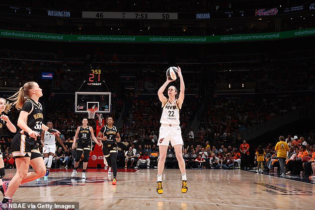 وسجلت 30 نقطة يوم الجمعة لتقود فريق Fever للفوز بفارق ضئيل على Washington Mystics