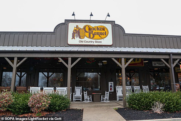 شهدت شركة Cracker Barrel – التي تمتلك مطاعم في 45 ولاية – انخفاضًا حادًا في قيمة أسهمها خلال العام الماضي.