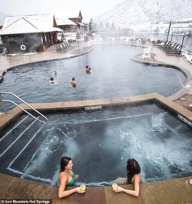 على بعد أقل من ساعة من أسبن وساعتين ونصف فقط من فيل، تم تجهيز Iron Mountain Hot Springs في Glenwood Springs بمجموعة واسعة من وسائل الراحة