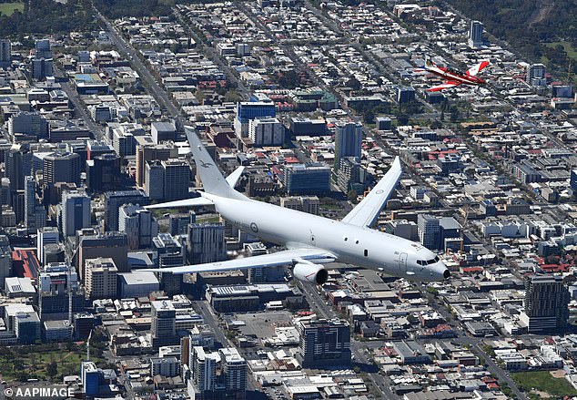 تم إرسال طائرة Boeing P-8 Poseidon لمراقبة المياه قبالة فلوريدا وتتبع الأسطول الروسي