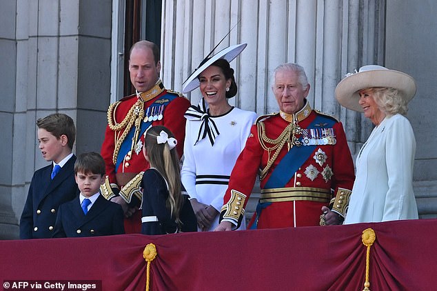 لقد ترك غيابها - الذي دام 173 يومًا طويلة جدًا حتى أمس فرقة Trooping the Colour - فجوة هائلة في قلب الأمة