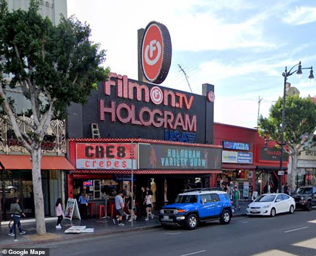 تمتلك شركته مسرح Hologram USA Theatre في Hollywood Boulevard، حيث يتم تحريك الصور الرمزية ثلاثية الأبعاد لفناني الأداء الموتى، بما في ذلك مايكل جاكسون وتوباك، لجمهور مدفوع الأجر.