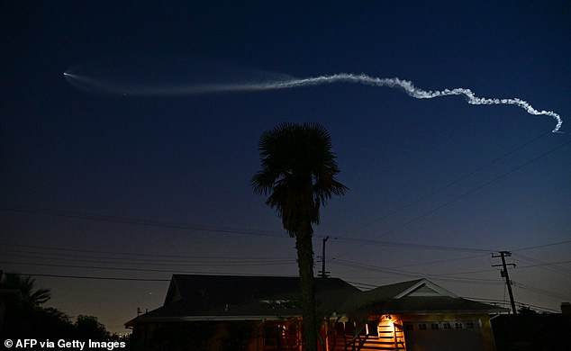 أكملت شركة Musk إطلاقين لصواريخ Falcon Heavy القابلة لإعادة الاستخدام في يوم واحد فقط