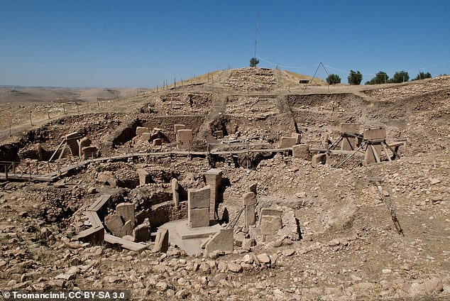 يُعرف موقع غوبكلي تيبي بأنه أقدم مدينة تم العثور عليها على الإطلاق، حيث تم بناؤها في عامي 9600 و8200 قبل الميلاد، وهو ما يسبق ستونهنج بأكثر من 6000 عام
