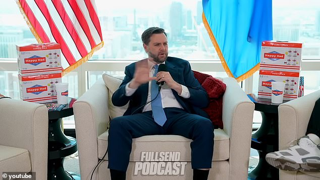 تم تصوير JD Vance في برنامج Full Send Podcast، وهو برنامج يقدمه Kyle Forgeard