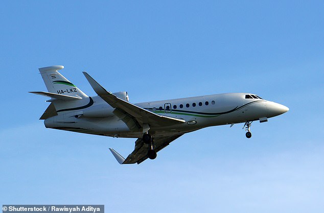 تنتج الطائرات الخاصة مثل Dassault Falcon 7X (الصورة) التي يستخدمها المشاهير مثل تايلور سويفت تأثيرًا مناخيًا هائلاً لأنها تخلق خطوطًا أكبر وأطول عمرًا