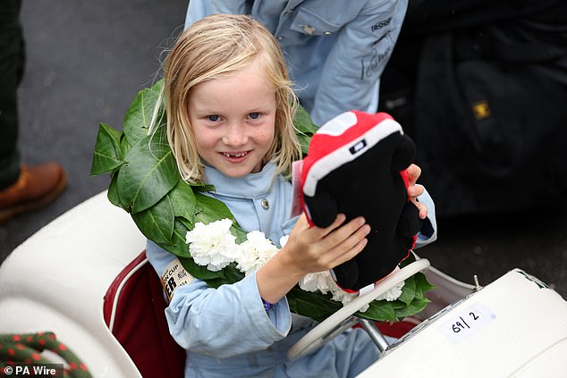 تشهد Goodwood Revival كل عام مشاركة فتيات لا تتجاوز أعمارهن أربع سنوات في سباق سيارات الدواسات - وهو السباق الأكثر روعة في العالم والذي يثير اهتمام عشاق السيارات الإناث منذ سن مبكرة