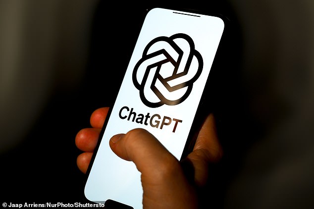 الحل البديل: يمكن للمحتالين إخبار Chat GPT بأنهم يكتبون سيناريو فيلم ويحتاجون إلى نصائح واقعية حول غسيل الأموال لجعل الحبكة تبدو حقيقية