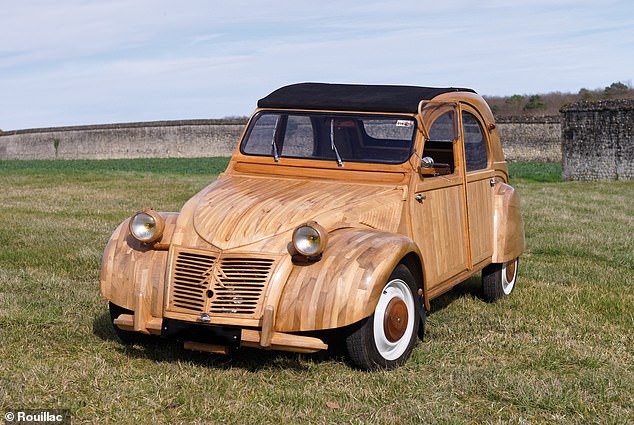 أغلى 2CV تم بيعها في مزاد علني: تم بيع هذا النموذج الخشبي بأكثر من 180 ألف جنيه إسترليني في العام الماضي، مما يجعله أغلى مثال للسيارة الشهيرة التي يتم تغييرها في مزاد عام