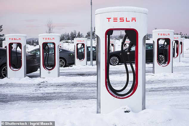 أصبحت عضوية Tesla Supercharger مفتوحة الآن لغير مالكي سيارات Tesla EV، والذين سيتمكنون الآن من الاستفادة من نفس معدل الشحن الأرخص بالكيلووات في الساعة مثل مالك Tesla