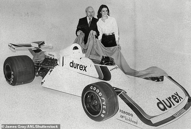 اختتم الأمر: تمت رعاية سيارة Surtees F1 لعام 1976 من قبل شركة Durex - والتي ربما كانت رعاية F1 الأكثر إثارة للجدل على الإطلاق...