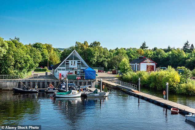 المكان الرئيسي: يقع West Dunbartonshire بالقرب من غلاسكو ولكن يتمتع بمواقع رائعة مثل بحيرة Loch Lomond