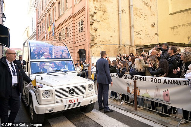 لا تبدو سيارة G-Wagon المعدلة رائعة فحسب، بل إنها صديقة للبيئة - وهي قضية قريبة من قلب البابا