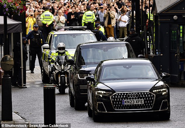 يجب أن تكون الحكومة كهربائية بحلول عام 2027 ولكن لم يتم تضمين Range Rover في رئيس الوزراء