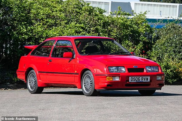 1993 Ford Escort RS Cosworth لديها 12354 ميلًا فقط على مدار الساعة وسوف تصل إلى 90 ألف جنيه إسترليني.