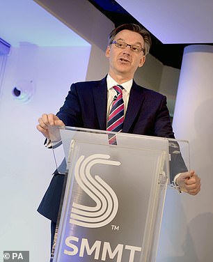 تحدث رئيس SMMT Exec Mike Hawes إلى الصحافة اليوم في Millbrook ، قائلاً: