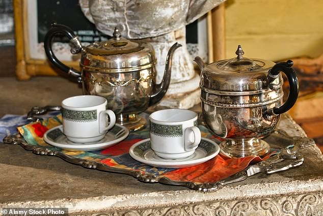 بشكل عام ، شهدت مجموعات الشاي الفضي الفيكتوري انخفاضًا في القيمة ، لكن مجموعات الفضة الصلبة لديها ومن المحتمل دائمًا مواكبة سعر الفضة الخام