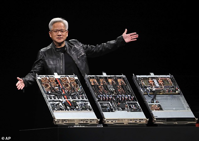 الرئيس التنفيذي لشركة Nvidia Jensen Huang هو رجل مولع بسترة جلدية ولا يخاف من انتقاد دونالد ترامب
