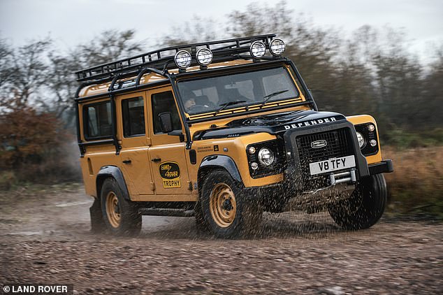 بنيت لاند روفر في عام 2021 25 مدافع تذكاري V8 Trophy 4x4 ، كل منها تكلف 195 ألف جنيه إسترليني. تم بيعها في ثلاثة أيام ، على الرغم من السعر الضخم. لإرضاء الطلب ، أنتج Land Rover Classic 25 آخرين