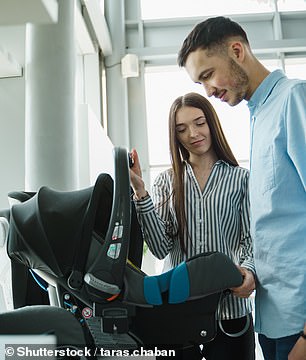 يقول Icarhireinsurance إن متوسط تكلفة توظيف مقعد سيارة للأطفال لمدة أسبوع واحد في وجهات العطلات الصيفية الشهيرة هو 70 جنيهًا إسترلينيًا ، كما يقول Icarhireinsurance
