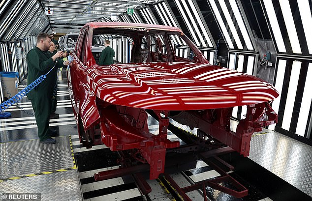 قام JLR (سابقًا Jaguar Land Rover) بتسليم ما يقرب من 100000 سيارة إلى الولايات المتحدة العام الماضي من مختلف وجهات التصنيع