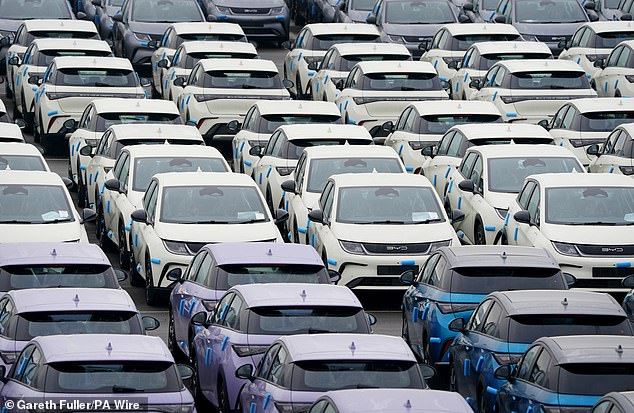 قفزت تسجيلات BYD خمسة أضعاف على أساس سنوي ، من 596 وحدة في مايو 2024 إلى 3،025 سيارة في الشهر الماضي ، حيث تم إنشاء العلامات التجارية الرئيسية مثل Mini و Mazda و Dacia. كما تفوقت على تسلا