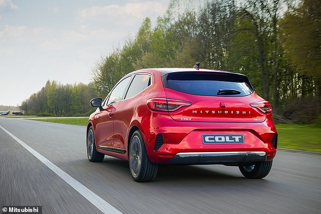 The Colt هو Renault Clio المعاد تشغيله كجزء من اتفاق مع تحالف Renault-Nissan ، والذي يعد Mitsubishi جزءًا منه. تم بناء المهور إلى جانب Clios في مصنع فرنسي