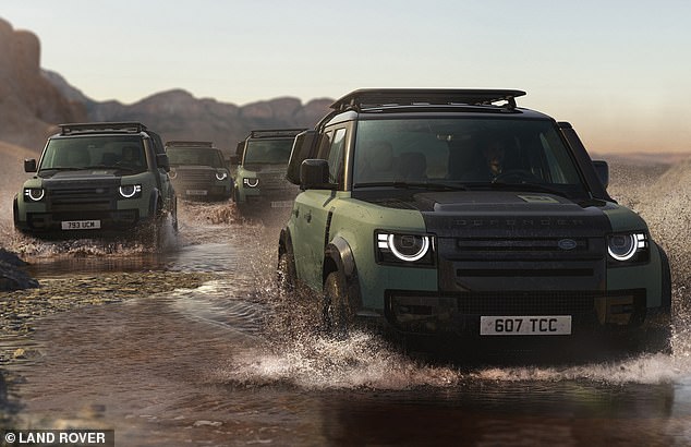 يمكن للعملاء أيضًا طلب إصدار Defender 110 Trophy Edition في Keswick Green Paint. كلا خيار اللون يأتي مع غطاء محرك السيارة الأسود المتناقض وأقواس العجلات والسقف