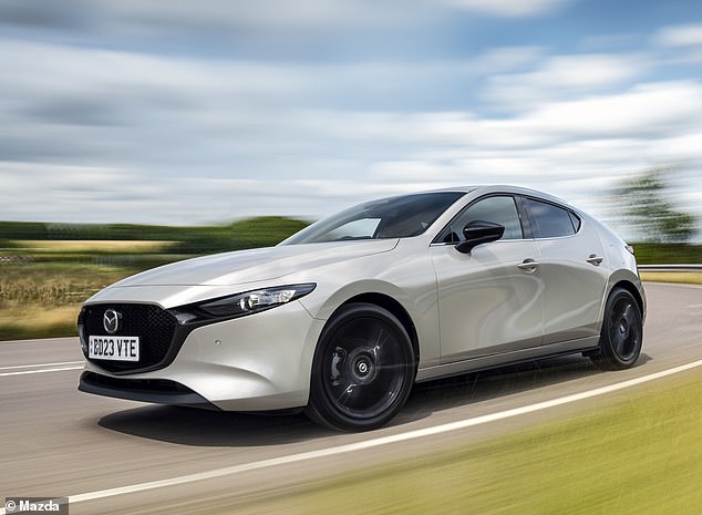 يتفوق Mazda3 على أمثال Vauxhall Astra و Ford Focus و VW Golf من حيث أفضل عائلة عائلية