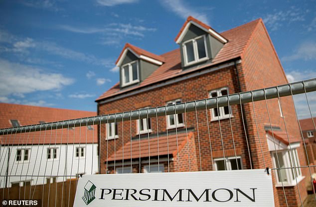 ارتفعت أسهم شركة Persimmon الخاصة ببناء المنزل بنسبة 28 في المائة منذ أبريل ، لكنها قد ترتفع إلى أعلى