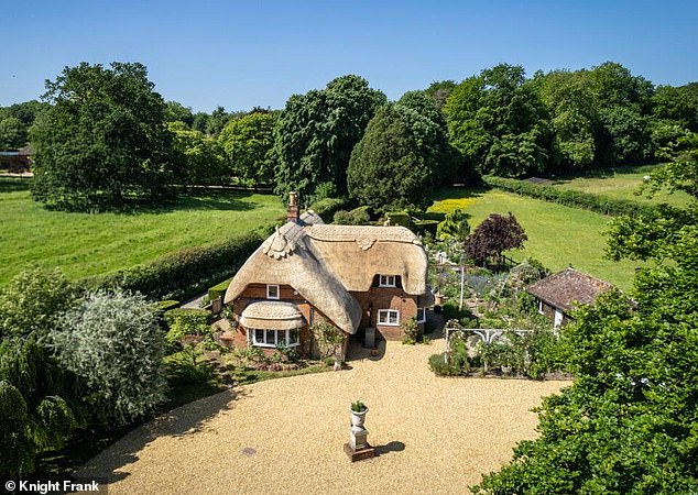 سلمي: Rose Cottage معروض للبيع عبر Knight Frank مقابل 1،895،000 جنيه إسترليني