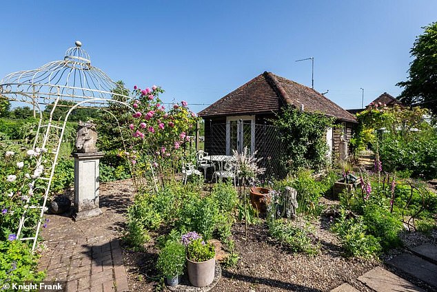 مثالي: مسكن منفصل محاط بالحدائق ومنطقة لتناول الطعام في Rose Cottage