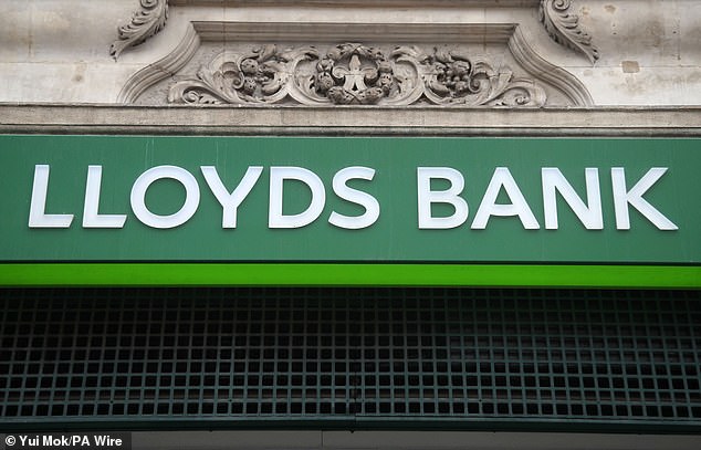 Cash Carrot: سيدفع Lloyds الطلاب 100 جنيه إسترليني من النقد الصلب البارد مما يجعل هذه واحدة من أكبر الصفقات النقدية المقدمة للطلاب