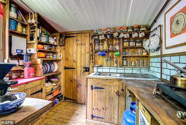Kitted Out: Stanholme لديه مطبخ يعمل بالكامل ، مزين بوحدات خشبية
