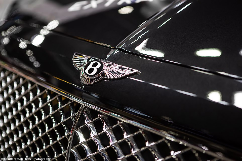 ستشهد هذه الخطوة أن تستخدم Bentley Leathers مصنوعة من الجلود التي هي نتيجة ثانوية لصناعة الأغذية ، وبالتالي تدعم الاقتصاد الدائري المسؤول. يمكن تحويل هذه المواد إلى مضيعة. وقال مارك ستانغ ، خبير بنتلي في الجلود في المنزل:
