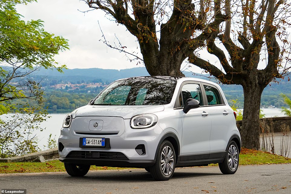 انتهاء العرض: 30 سبتمبر 2025. أيضًا تحت مظلة Stellantis ، كانت Leapmotor UK أول صينية صينية EV تقدم منحة السيارات الكهربائية الخاصة بها ، وأول مصنع للسيارات بشكل عام بعد أن أعلنت الحكومة منحة EV. تتراوح قفزة المنحة من 1500 جنيه إسترليني إلى 3،750 جنيه إسترليني اعتمادًا على النموذج. في الطرف العلوي ، ستتوفر Leapmotor C10 Family Suv بمنحة قدرها 3،750 جنيهًا إسترلينيًا وتكلف 32،750 جنيهًا إسترلينيًا الآن. يمتلك Leapmotor Small City Leapmotor الآن منحة بقيمة 1500 جنيه إسترليني وستكلف 14،495 جنيهًا إسترلينيًا. من خلال إطلاق منحة EV الممولة ذاتيًا ، اعتبارًا من 18 يوليو ، تقول Leapmotor إنها 