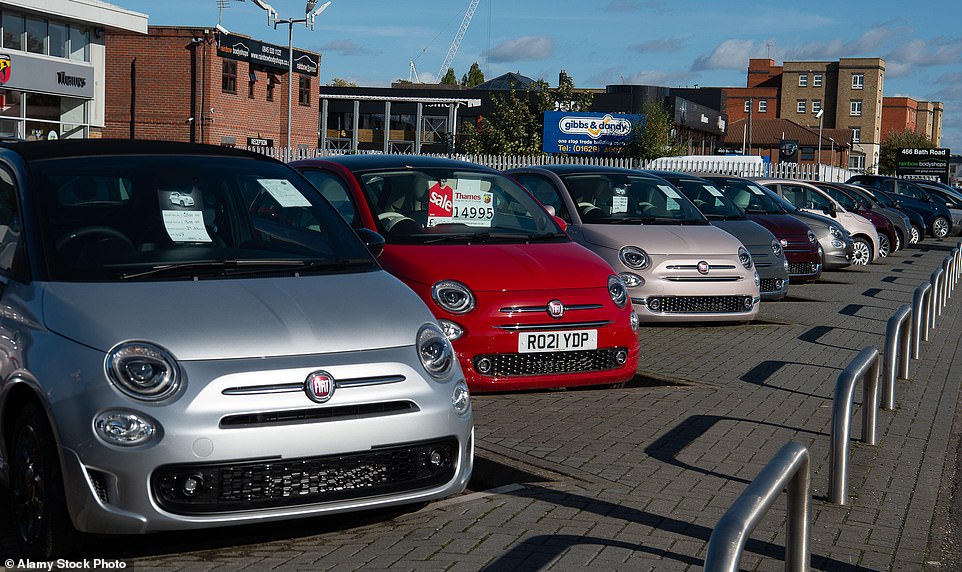 Abarth ، Byd ، Citroen ، Dacia ، Fiat ، Jeep ، Mini ، Peugeot ، Polestar ، Smart ، Vauxhall و Volvo ، تقدم إلى حد كبير التصميمات الداخلية للجلد في جميع أنحاء نطاقاتها ، وفقًا للمسح الداخلي للسيارة الأوروبية في Peta في العام الماضي. فشل تسلا في الاستجابة لطلب المجموعة للحصول على معلومات ، ولكن هذا هو الأموال يمكن أن تؤكد أنها تستخدم الجلد النباتي الاصطناعي وعالي الجودة عبر تشكيلة سيارتها. تتمتع بعض سيارات ركاب BMW و Jaguar Land Rover و Mercedes-Benz أيضًا بالجلد غير المتطابق كمعيار ، على الرغم من كونهم علامات تجارية فاخرة يرتبطون عادة بالمواد المتميزة. ومع ذلك ، لا توجد نماذج جديدة خالية تمامًا من ناتج الحيوانات ...