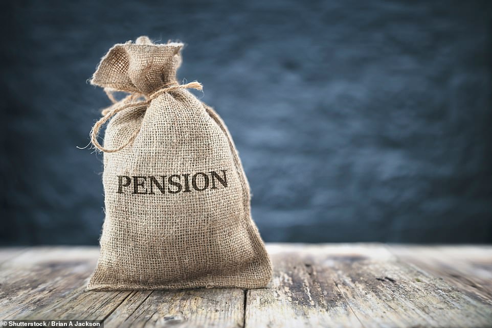 تتمثل إحدى الطرق الرئيسية في تقليل فاتورة IHT المحتملة في تحقيق أقصى استفادة من بدلات الهدايا لخفض قيمة العقار الخاص بك. ومع ذلك ، كانت بدلات الهدايا الحالية موجودة منذ منتصف الثمانينات ، مع الحد الأقصى للإجمالي السنوي للميراث الخالي من الهدايا البالغ 3000 جنيه إسترليني. وقد جعل هذا من الصعب تقليل حجم العقار بشكل مفيد باستخدام هذا البدل.