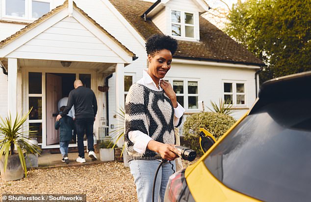 وجد Vauxhall أن ثلث المجيبين يعترفون بعدم وجود شحن EV يمكن الوصول إليه من شأنه أن يردعهم بالفعل من الانتقال إلى خاصية معينة - وهو رقم يرتفع إلى 84 ٪ ضخمة لأصحاب السيارات الكهربائية