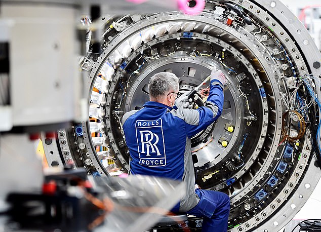 Rolls Makes and Services محركات لشركات الطيران التجارية بما في ذلك Boeing و Airbus