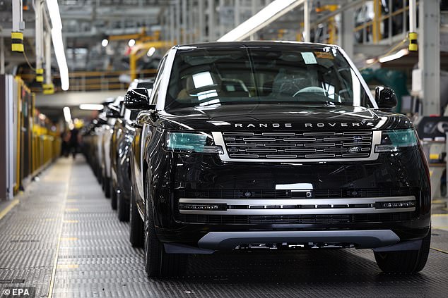 على الرغم من تحول مالي ، أعلنت JLR في وقت سابق من هذا الشهر أنها ستقوم بحوالي 500 وظيفة في المملكة المتحدة