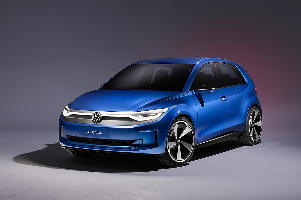 ومع ذلك ، ستبقى الأسئلة حول ما إذا كانت شركة VW على استعداد للسماح للمنافسين الحقيقيين بالبيع من سياراتها الخاصة - بالإضافة إلى المتغيرات العرضية مع ماركات مجموعة فولكس واجن الأخرى ، مع كوبرا رافال وسكودا EPIQ التي تستخدم أيضًا مكونات ID.2. نضع السؤال على فورد ، الذي قدم ردًا صريحًا - لكن غير حاسم -. 